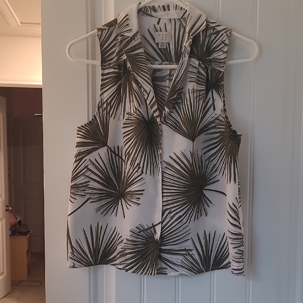 H&M Gray and White Sleeveless Button Down Blouse